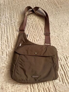 Baggallini Brown Nylon Crossbody Travel Bag Multi Pocket Lightweight